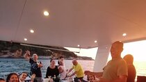 Morning or evening tour with aperitif, lunch or dinner and bathroom breaks