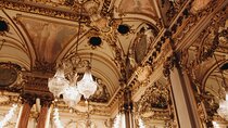 Paris Tour in Small Group by an Expert Driver & CDG Transfers