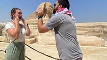 8-Hours private tour of Giza pyramids, Egyptian museum&Bazaar 