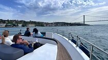 Luxury Bosphorus Yacht Cruise – Stopover in Asian Side
