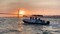 Private Boat Cruise with 6 Bottles of Champagne (2 hours)