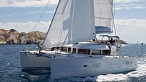 Santorini Cruise Port: 4-Hour Private Luxury Caramaran Cruise