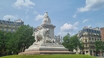 Private and secret tour of the 7th arrondissement of Paris