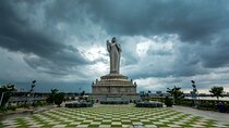 Hussain Sagar Lake Private Walking Tour in Hyderabad 
