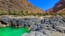 Wadi Al Arbeieen Sinkhole & Fins Beach Swim & Hike