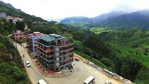 From Hanoi: 2-Day Hotel Overnight Sapa Tour by Limousine Van