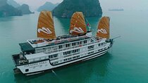 2-Day Guided Luxury Cruise Tour in Halong Bay