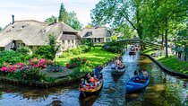 Giethoorn Day Trip from Amsterdam with Cruise & Audio-Guided Walk