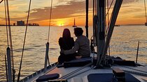 Golden Hour Boat Tour - Sailing by the Monuments with Wine