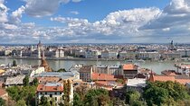 4-hour private walking tour on the BUDA side