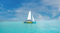 Guided Full Day Catamaran Isla Mujeres Pleasure Tour in Cancun
