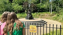 Kid-Friendly Victoria & Albert Museum and Kensington Gardens Tour