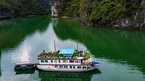 Lan Ha bay deluxe cruise 2D/1N: Kayaking & Swimming at pristine places, Meals