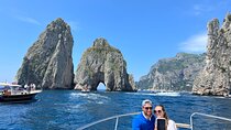 Capri : Semi-Private Boat Tour and City Landing from Positano