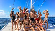Isla Mujeres Catamaran Tour from Cancun with Snorkel and Open Bar