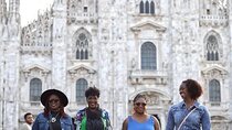 Private Milan Photo Walk with Professional Photographer