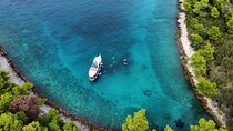 Split private boat tour for a groups up to 42 people