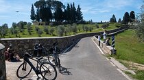 Full-Day Tuscan Hills Bike Tour With Lunch at Farm