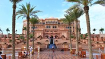 Private transfer from Dubai to Abu Dhabi tour with a 4 hour stop