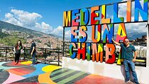 Private Tour in Pablo Escobar and Comuna 13 with Cable Car
