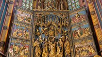 Krakow City Center Guided Tour with Visit to St Mary's Church