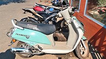 Private Full Day City Tour for Solo Travelers in Mumbai on Moped
