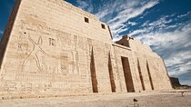 Tour Habu Temple Valley of the Queens and Deir El Madina in Luxor