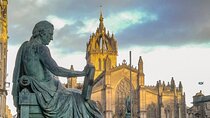 Small Group Walking Tour with Hidden Walks Author in Edinburgh