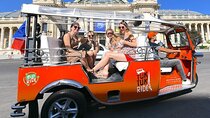 2H Private Electric Tuktuk Tour in Paris