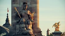 Historic Paris: Exclusive Private Tour with a Local
