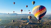 Balloon flight with breakfast in Cave and Pyramids from CDMX