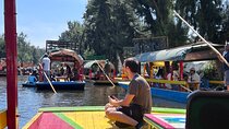 Riding Boats + Tacos+ Frida Kahlo's neighborhood (private tour)