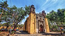 ARCHITECTURAL TOUR in Coyoacán - small groups