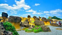 Keelung Shore Excursion: Private 6H Natural Wonder & Seafood Tour