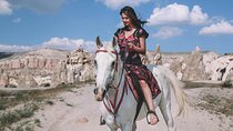 2 Hours Horse Riding Tour in Red and Rose Valley