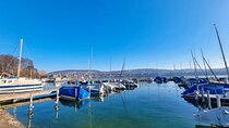 Private audio book city rally around Lake Zurich in Zurich