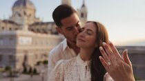 Private Photo Session Tour for Couples in Madrid