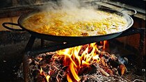 Valencian paella experience and visit to a private winery 