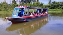 Transporting lemon to Tortuguero by boat