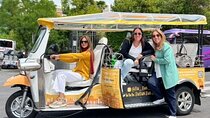 Panoramic tour with private guide in yellow tuk tuk