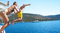 Tour Cruise with DJ and Parage for Swimming 