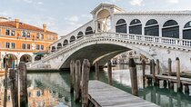 Guided Wine and Cicchetti Tour through Venice