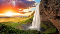 Private South Coast tour / Black Sand Beach, Waterfalls and more 