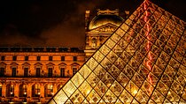Paris: Night at the Louvre 6-people Max Guided Experience 