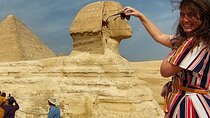 Private Guided Cairo Tour with Pyramids, Museum & Bazaar