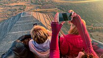 Hot Air Balloon Experience in Teotihuacan with Breakfast