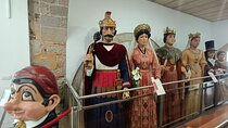 Familly friendly traditions & food tour: tailored tapas & games!