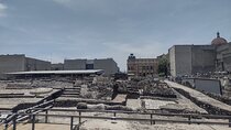 Historic center walking tour through time and space
