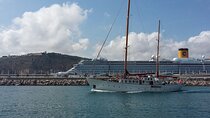 Barcelona: Skyline sailing tour with music and drink