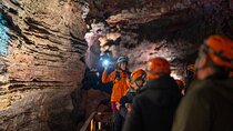 From Reykjavík: Evening Lava Tunnel Tour and Northern Lights Tour